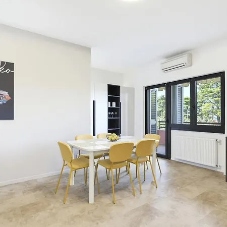 Regarda - Basiliko Sport With Tennis And Pool Apartment