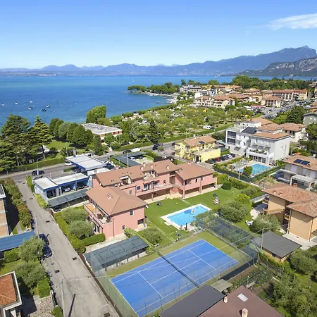 Regarda - Basiliko Sport With Tennis And Pool Apartment Bardolino